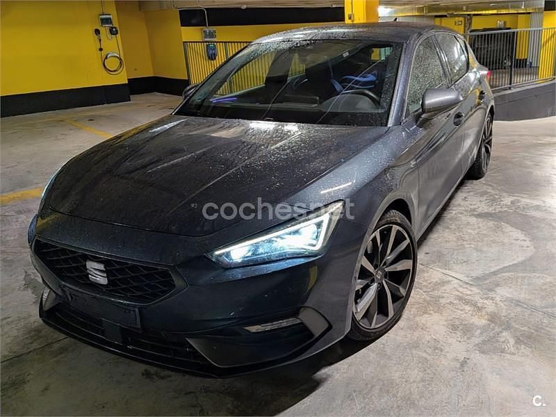 Usado Seat Leon FR 150 CV (110 kW) 2020 Gris / plata Berlina