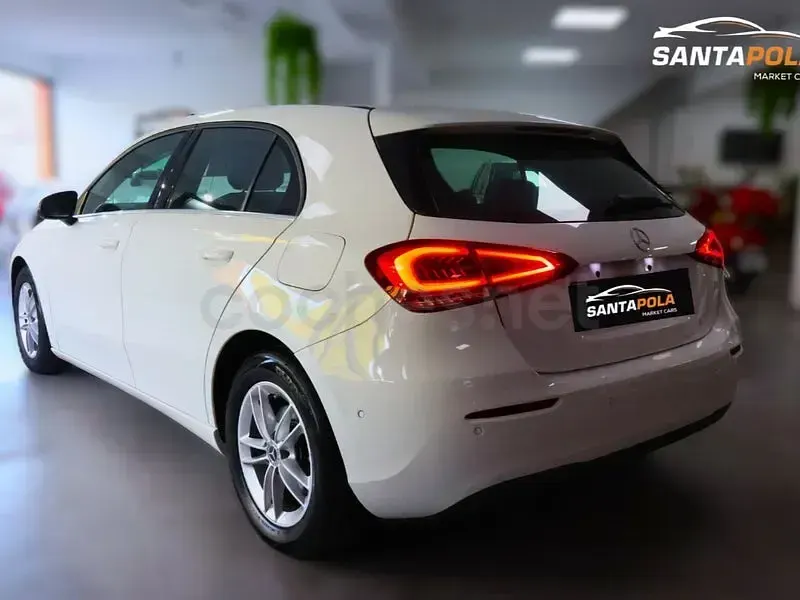 Käytetty Mercedes A180 136 HP (100 kW) 2019 Valkoinen Sedan