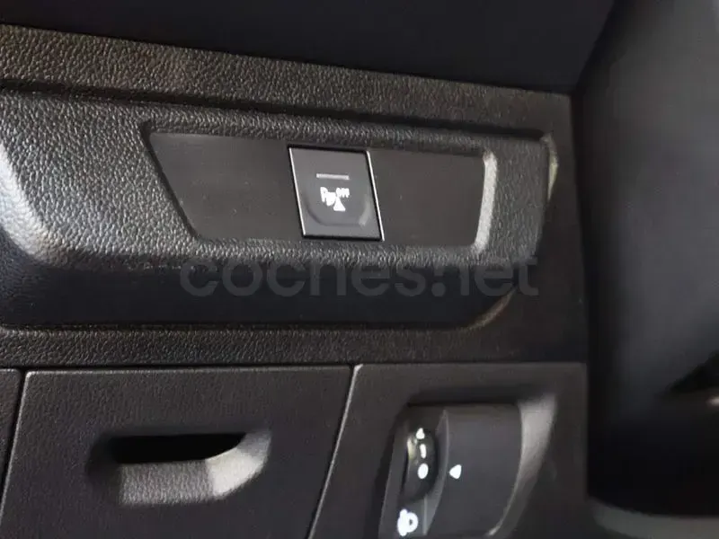 Usado Dacia Sandero Essentiel 91 CV (66 kW) 2022 Granate Berlina