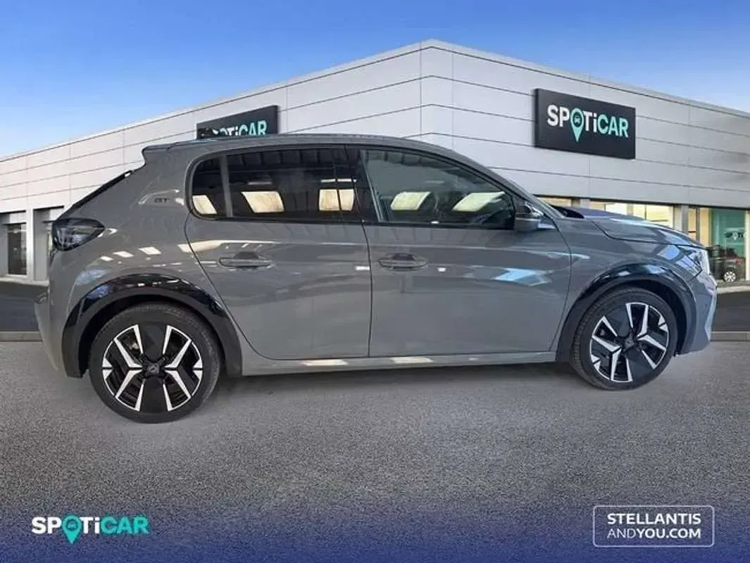 Usado Peugeot 208 GT 136 CV (100 kW) 2024 Gris Utilitario