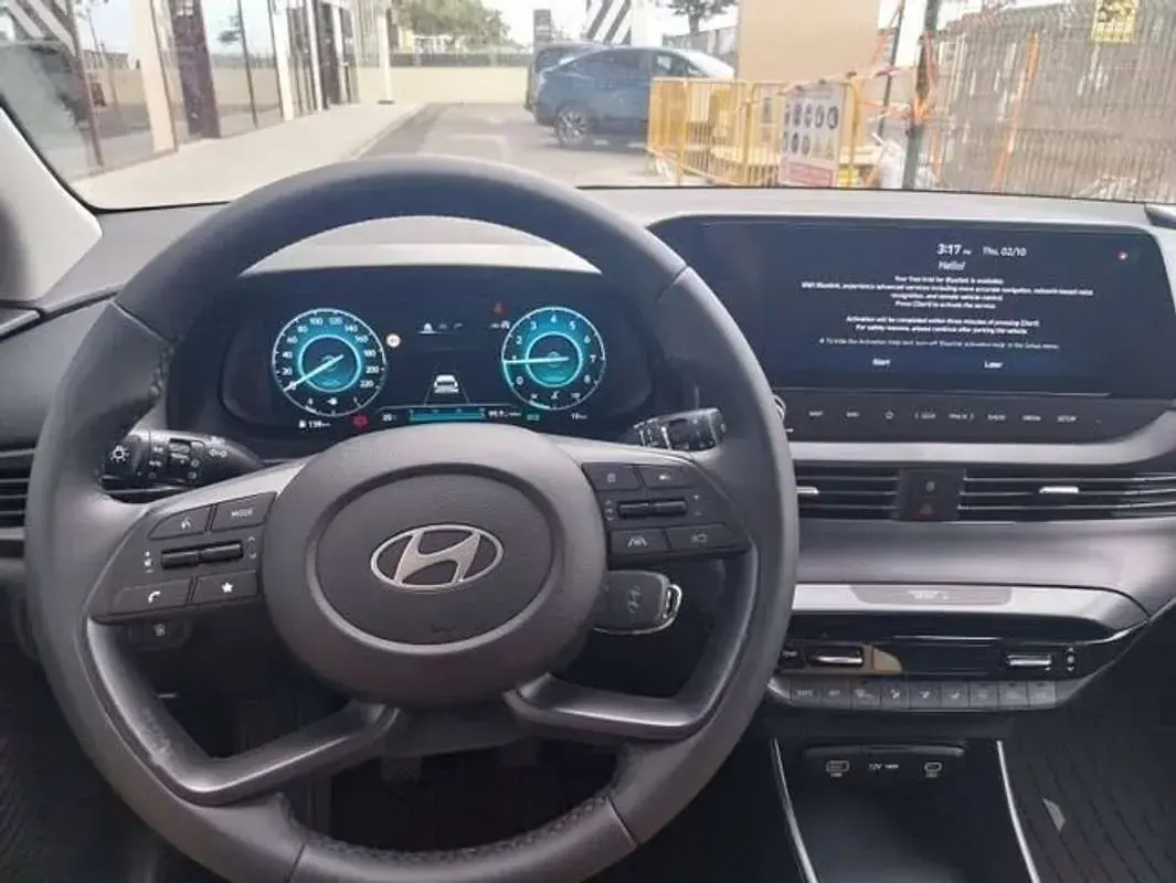 Usado Hyundai i20 101 CV (74 kW) 2025 Gris Utilitario