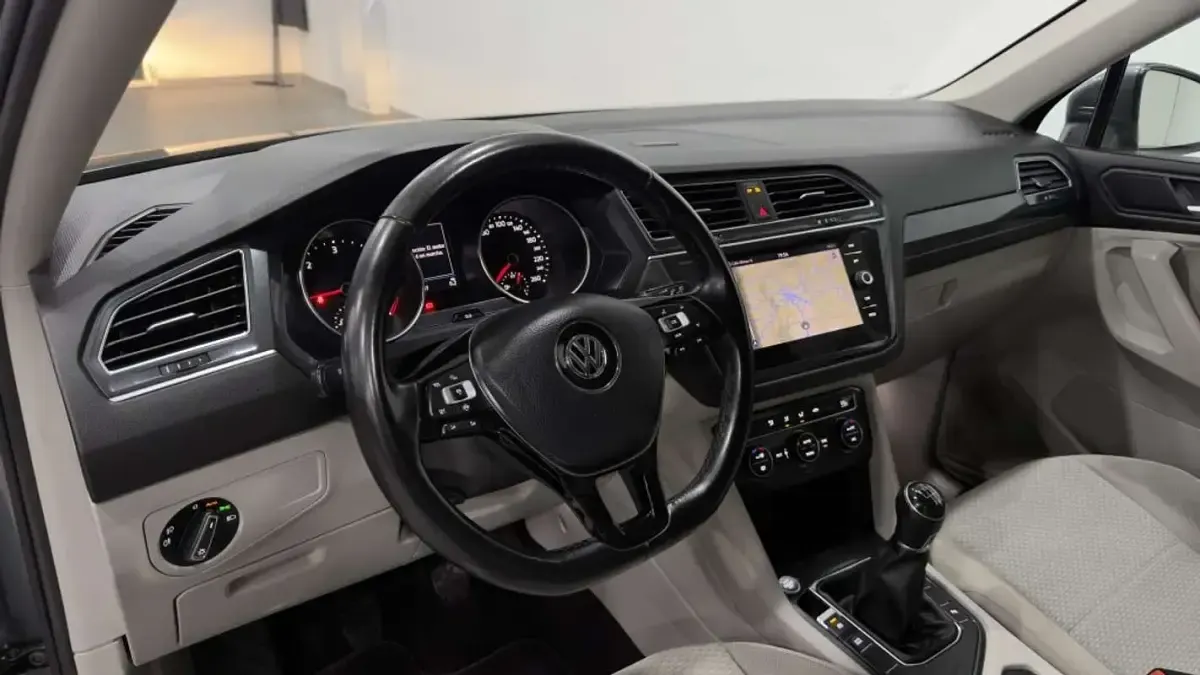 Usado VW Tiguan Life 150 CV (110 kW) 2021 Gris / plata SUV