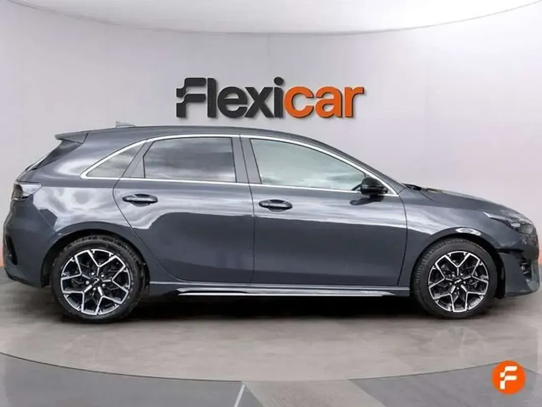 Używany Kia Ceed 101 KM (74 kW) 2023 Szary Hatchback