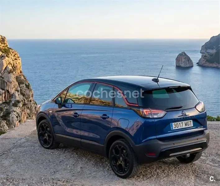 Usado Opel Crossland X GS Line 130 CV (95 kW) 2023 Azul SUV