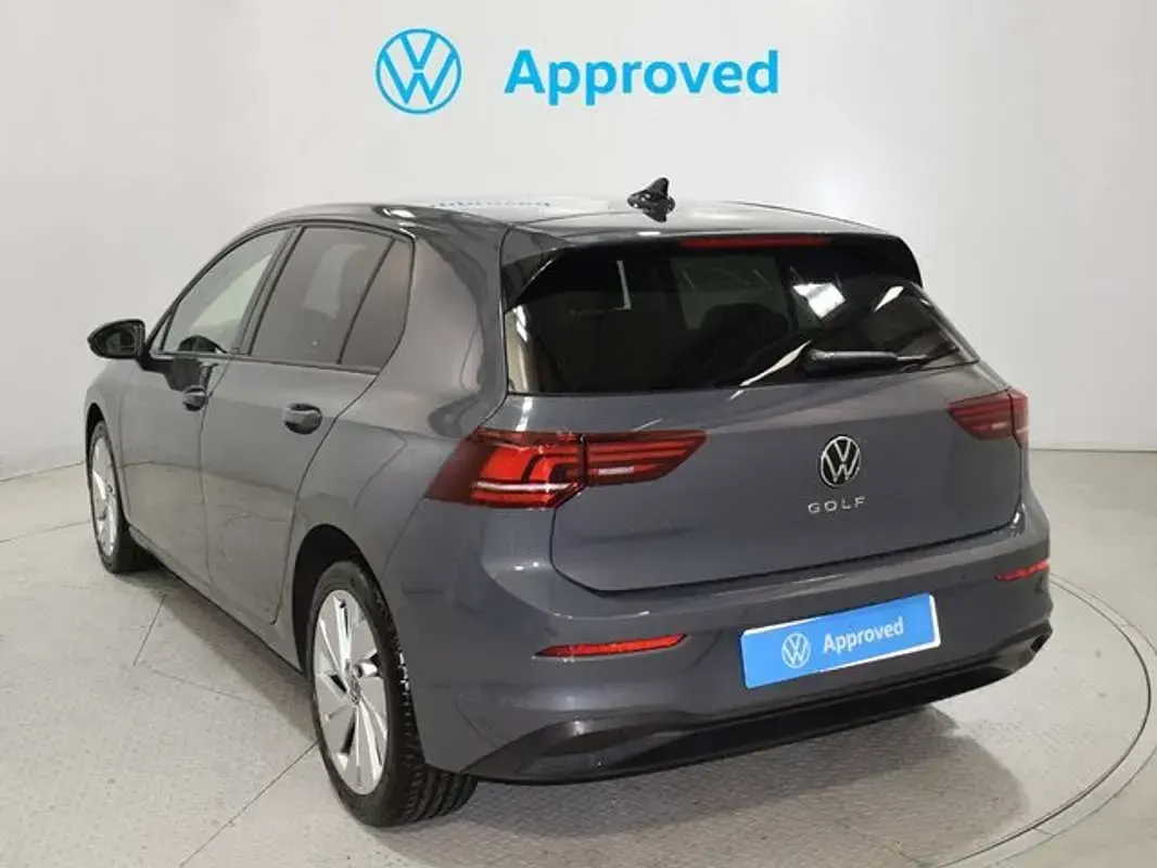 Usado VW Golf VIII 116 CV (85 kW) 2025 Gris Utilitario