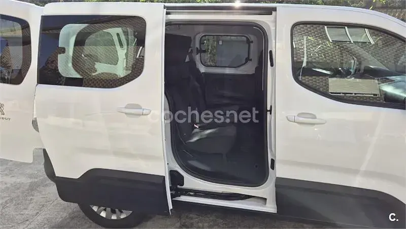 Usado Peugeot Rifter Access 100 CV (73 kW) 2020 Blanco Monovolumen