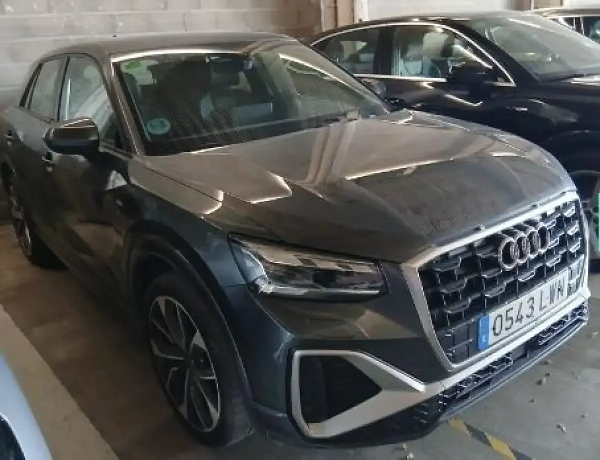 Usado Audi Q2 S-Line 116 CV (85 kW) 2022 Gris/plata SUV