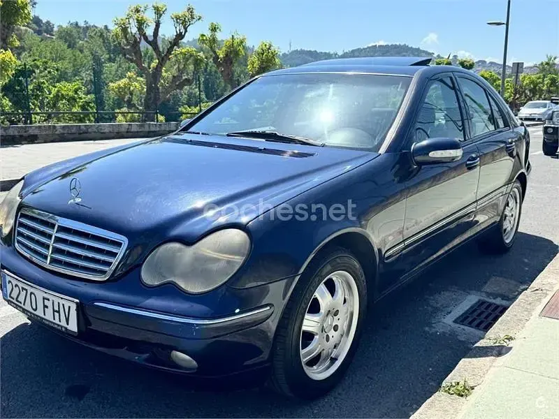 Usado Mercedes C220 Elegance 143 CV (105 kW) 2004 Azul Berlina
