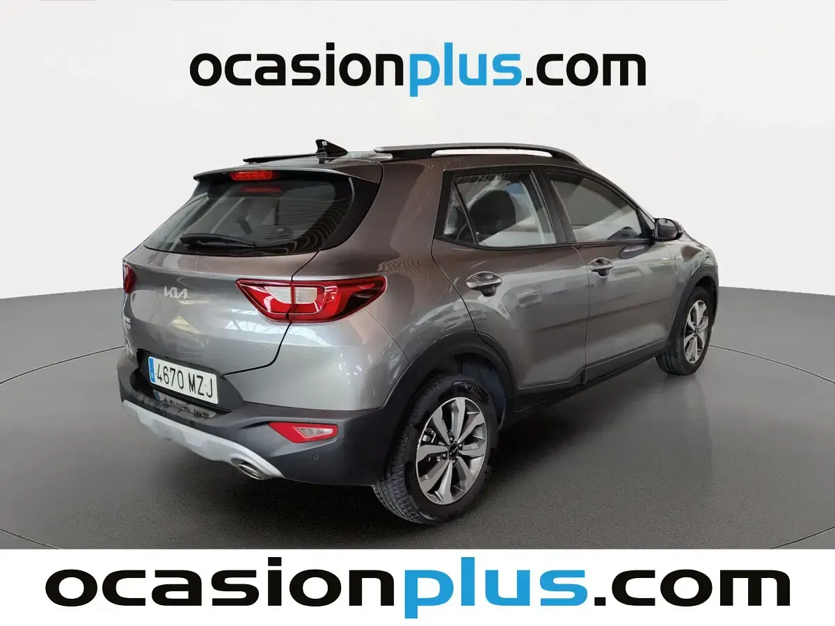 Usado Kia Stonic 100 CV (73 kW) 2025 Gris SUV