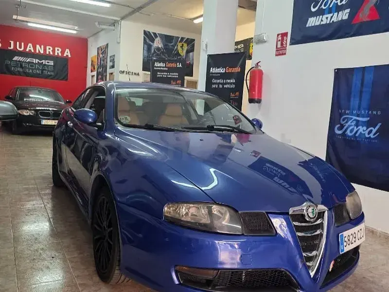 Usado Alfa Romeo GT Distinctive 165 CV (121 kW) 2004 Azul Coupe