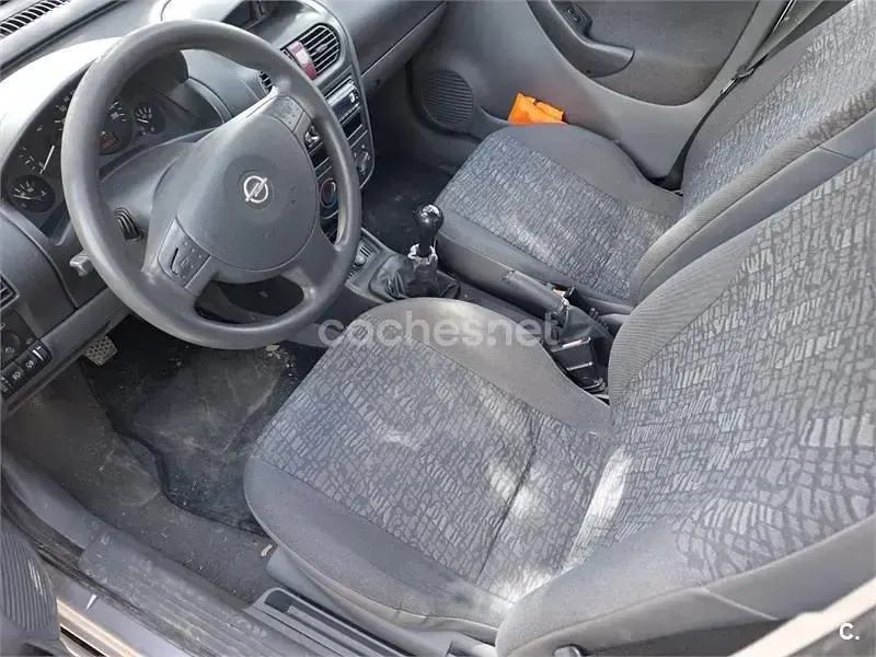 Usado Opel Corsa Club 75 CV (55 kW) 2001 Blanco Utilitario