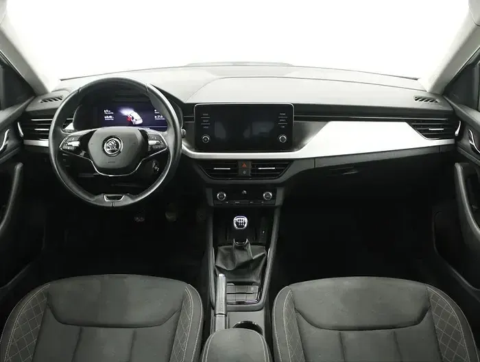 Usado Skoda Kamiq Ambition 110 CV (80 kW) 2022 Blanco SUV