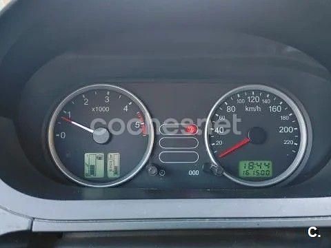 Usado Ford Fiesta Trend 68 CV (50 kW) 2005 Rojo Utilitario