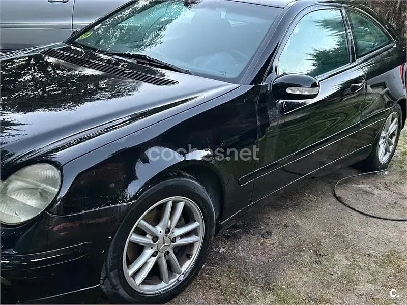Usado Mercedes C180 143 CV (105 kW) 2002 Negro Berlina