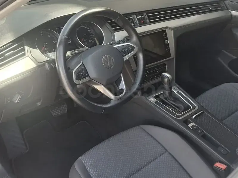 Usado VW Passat Business 122 CV (89 kW) 2021 Gris / plata Familiar