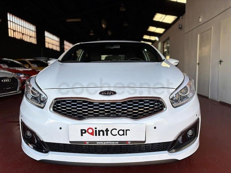 Begagnad Kia Ceed 100 HK (73 kW) 2018 Vit Halvkombi
