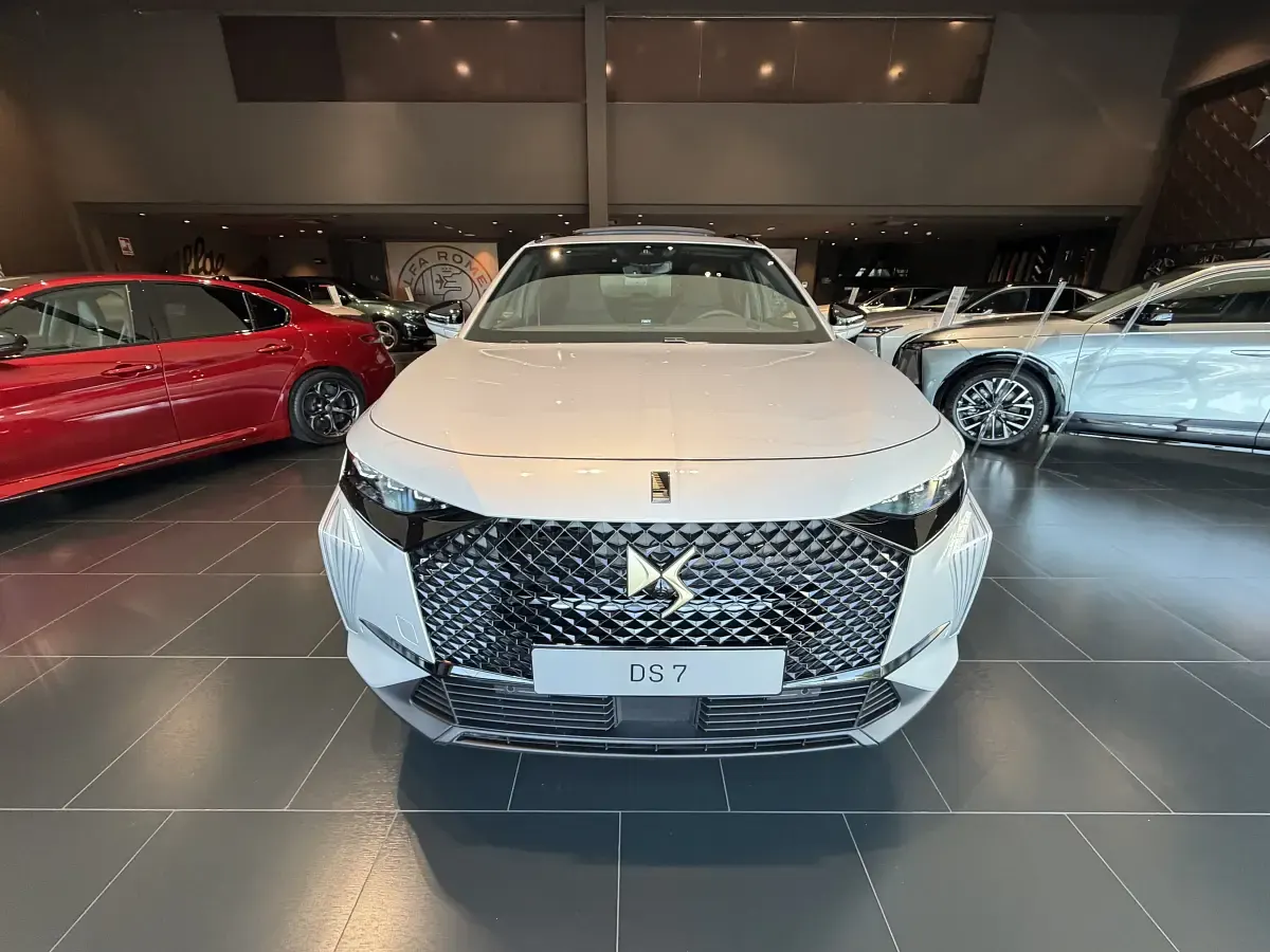 Nuevo DS Automobiles DS7 Crossback 130 CV (95 kW) 2026 Gris SUV