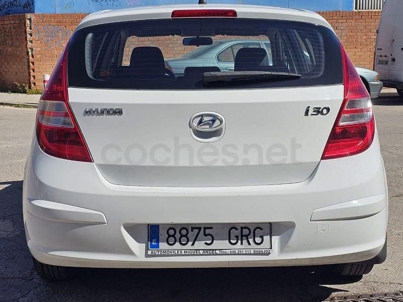Usado Hyundai i30 Classic 109 CV (80 kW) 2009 Blanco Berlina