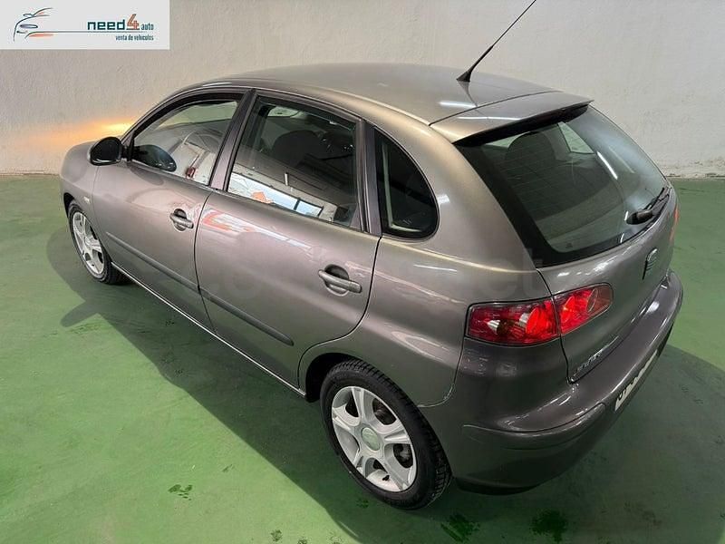 Usado Seat Ibiza Reference 100 CV (73 kW) 2005 Gris / plata Utilitario