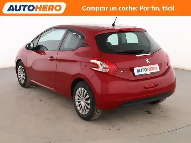 Usado Peugeot 208 Active 68 CV (50 kW) 2015 Rojo Utilitario