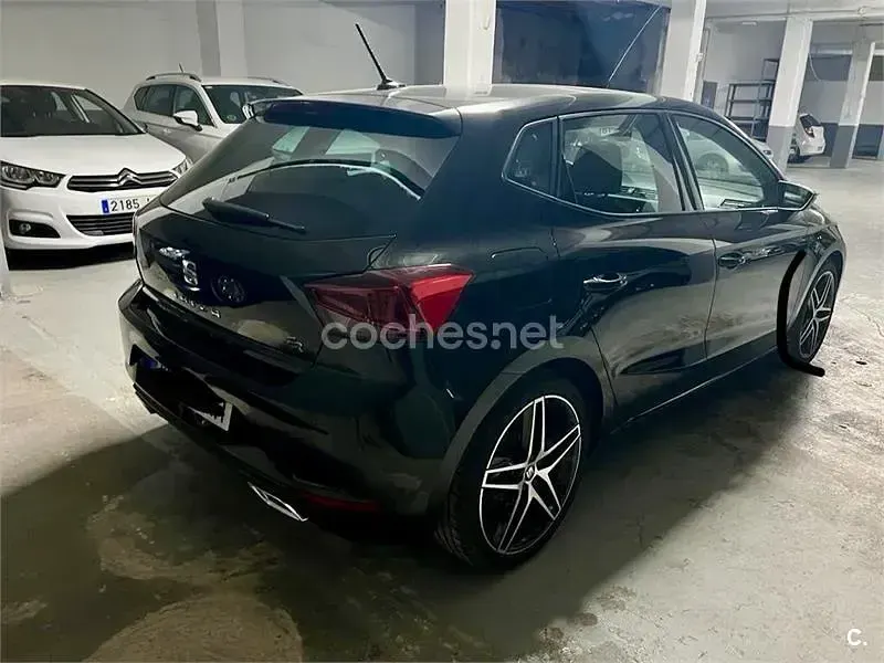 Usado Seat Ibiza FR 110 CV (80 kW) 2021 Negro Utilitario