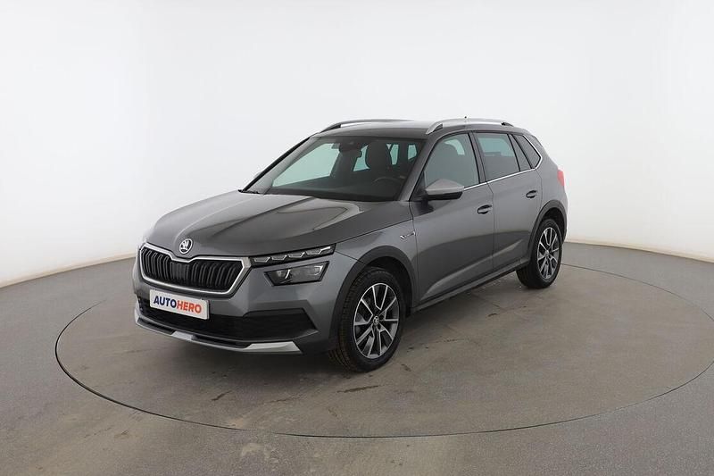 Usado Skoda Kamiq ScoutLine 110 CV (80 kW) 2022 Gris SUV