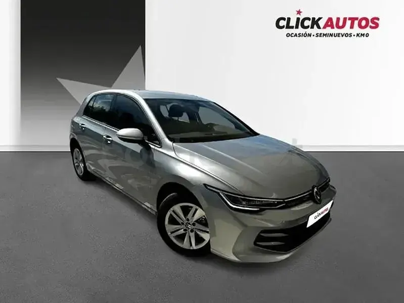 Usado VW Golf VIII 116 CV (85 kW) 2025 Gris / plata Berlina