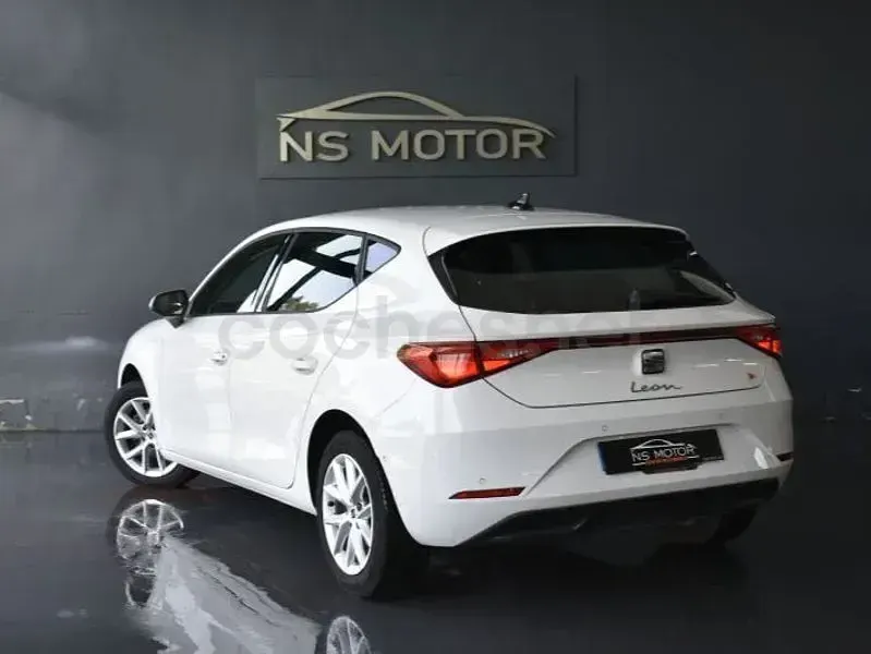 Usado Seat Leon Reference 115 CV (84 kW) 2022 Blanco Berlina