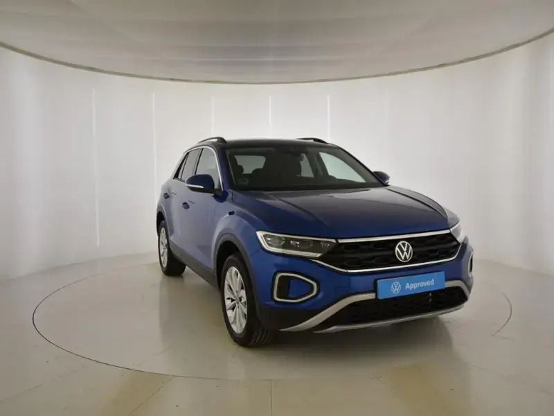 Azul Usado 2024 VW T-Roc Life SUV | 28.990 € (Un poco caro) - Imagen 1/4