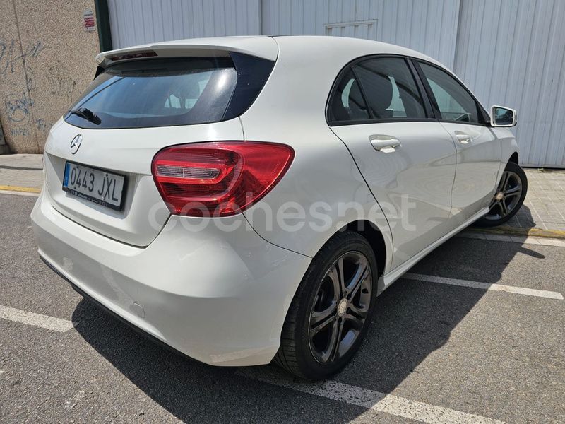 Usado Mercedes A180 Urban 109 CV (80 kW) 2013 Blanco Berlina