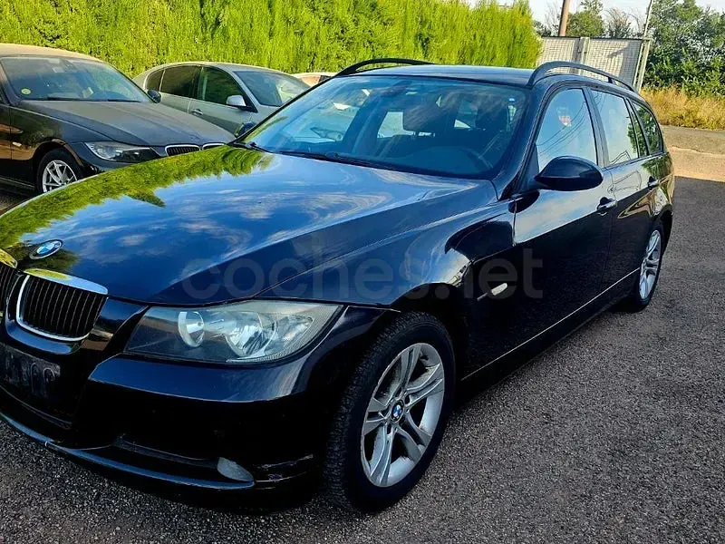 Usado BMW 318 143 CV (105 kW) 2010 Negro Familiar