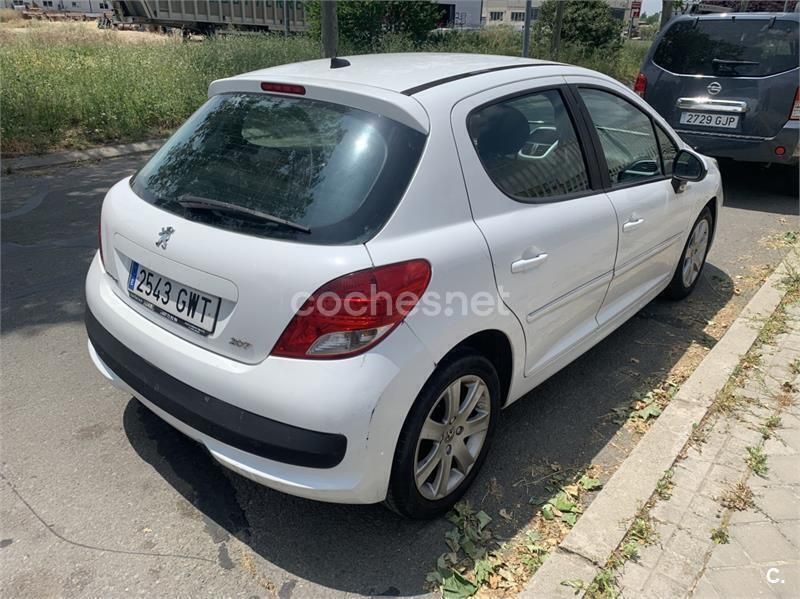 Blanco Usado 2010 Peugeot 207 Berlina | 2900 € (Buen precio) - Imagen 1/4