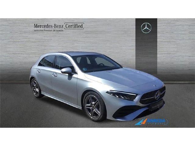 Usado Mercedes A180 AMG line 136 CV (100 kW) 2025 Plata hightech