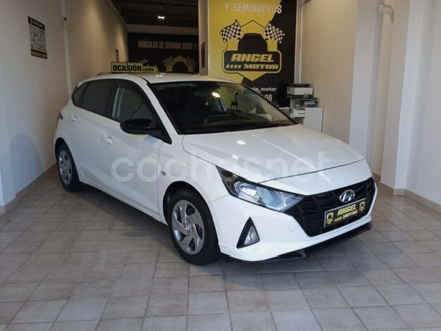 Blanco Usado 2021 Hyundai i20 Berlina | 13.300 € (Precio justo) - Imagen 1/4