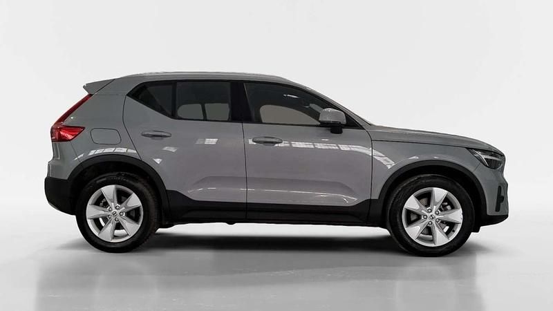 Käytetty Volvo XC40 Core 163 HP (119 kW) 2023 Katumaasturi