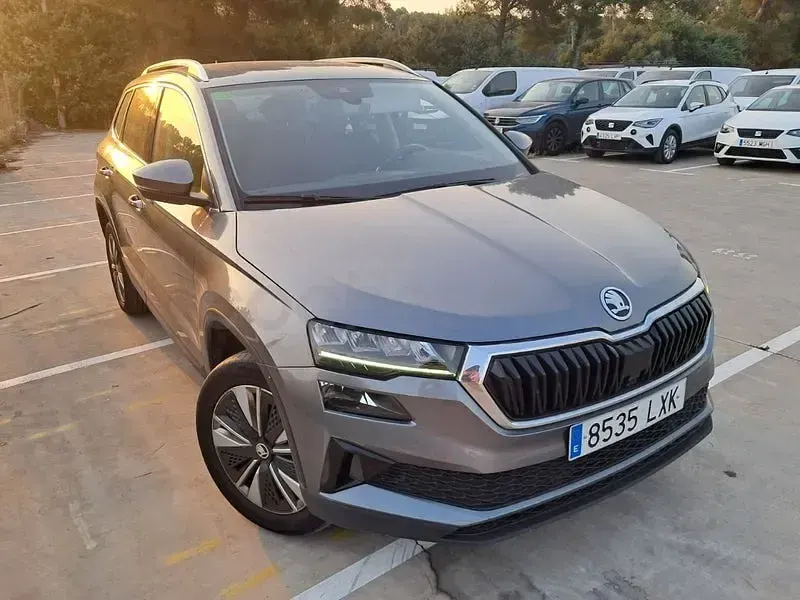 Usado Skoda Karoq Ambition 115 CV (84 kW) 2022 Gris / plata SUV