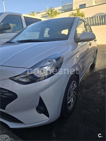 Usado Hyundai i10 67 CV (49 kW) 2025 Gris / plata Utilitario