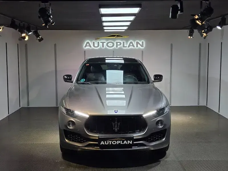 Usado Maserati Levante 275 CV (202 kW) 2017 Gris / plata SUV