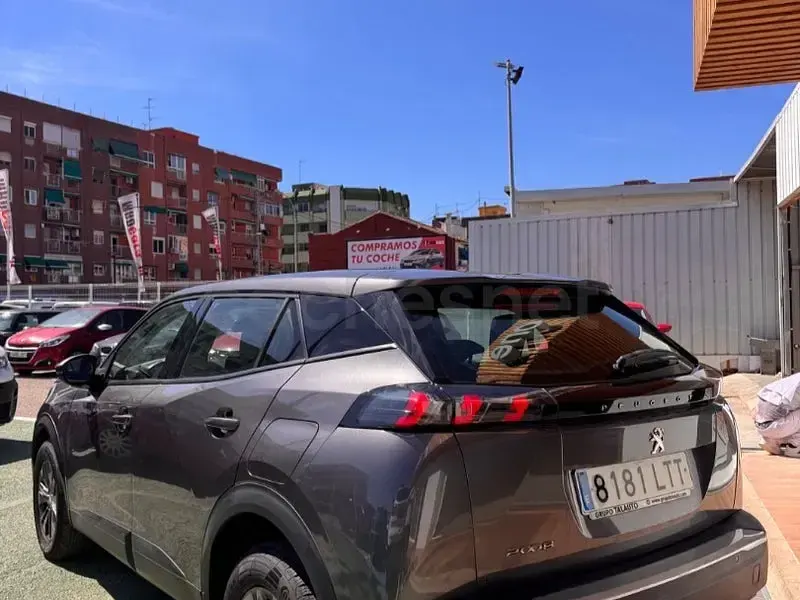 Usado Peugeot 2008 Allure 110 CV (80 kW) 2021 Marrón SUV