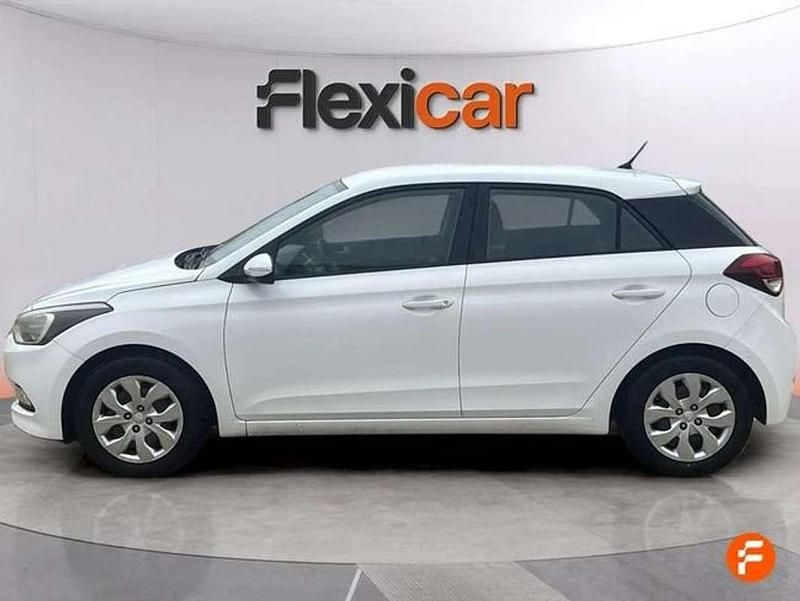 Usado Hyundai i20 84 CV (61 kW) 2016 Blanco Utilitario