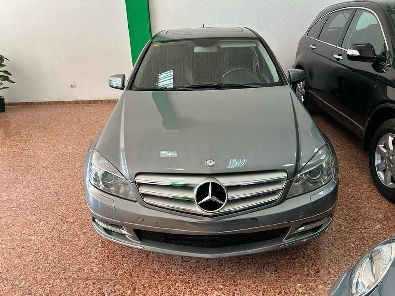 Usado Mercedes C200 Avantgarde 136 CV (100 kW) 2011 Gris / plata Berlina