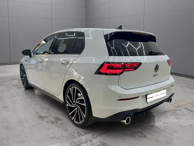 Usado VW Golf VIII GTI 245 CV (180 kW) 2021 Blanco Utilitario