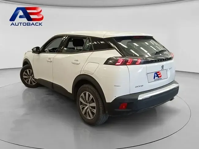 Usado Peugeot 2008 Active 110 CV (80 kW) 2021 Blanco SUV