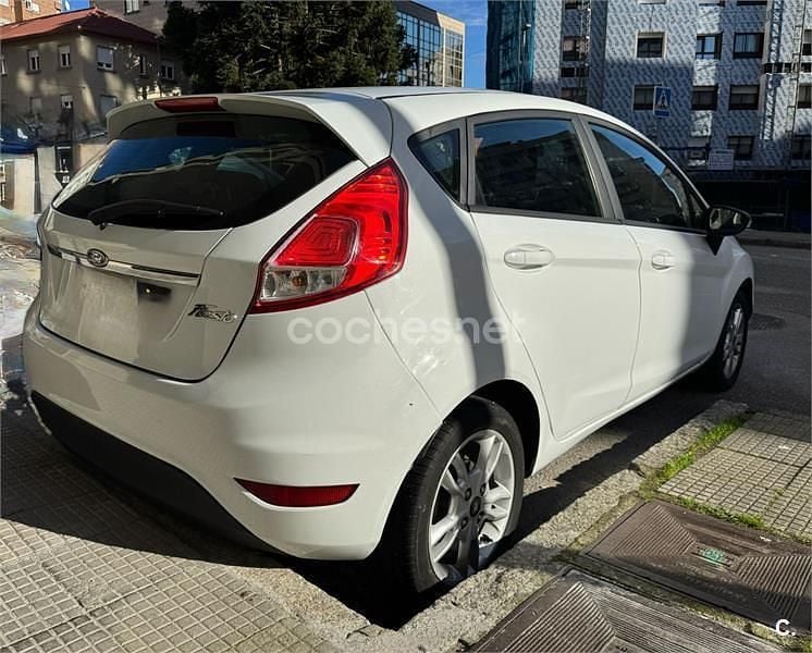 Usado Ford Fiesta Titanium 100 HP (73 kW) 2016 Branco Sedan