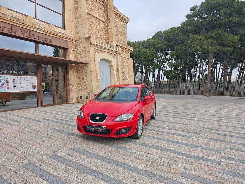 Usado Seat Leon Reference 105 CV (77 kW) 2010 Rojo Utilitario