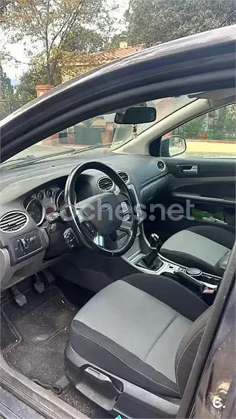 Usado Ford Focus Trend 109 CV (80 kW) 2010 Negro Berlina
