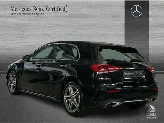 Usado Mercedes A180 AMG line 136 CV (100 kW) 2025 Negro cosmos Berlina