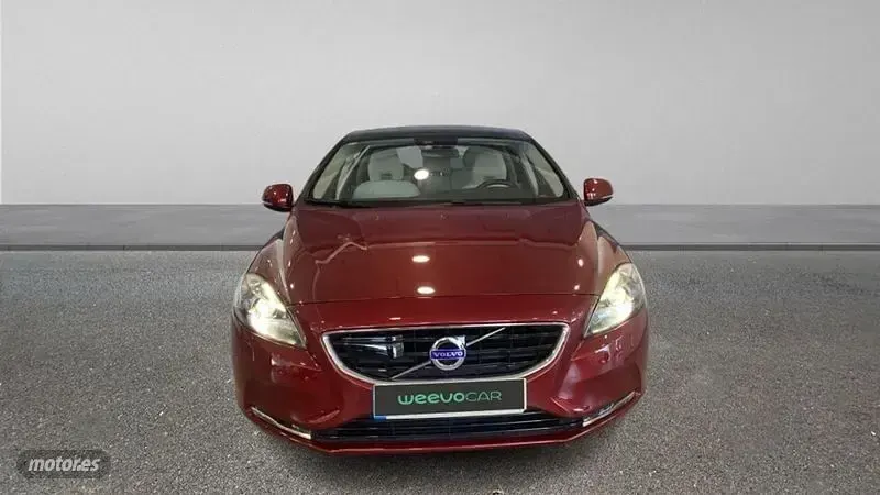 Usado Volvo V40 Summum 115 CV (84 kW) 2014 Rojo