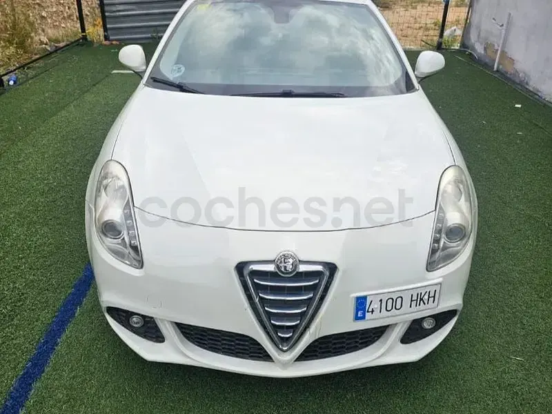 Usado Alfa Romeo Giulietta Distinctive 140 CV (102 kW) 2012 Blanco Utilitario