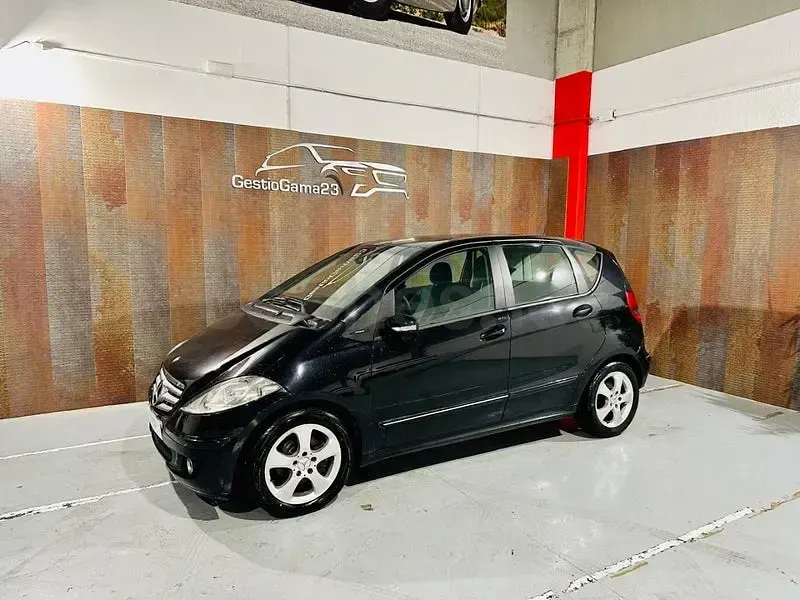 Usado Mercedes A180 Classic 109 CV (80 kW) 2005 Negro Monovolumen